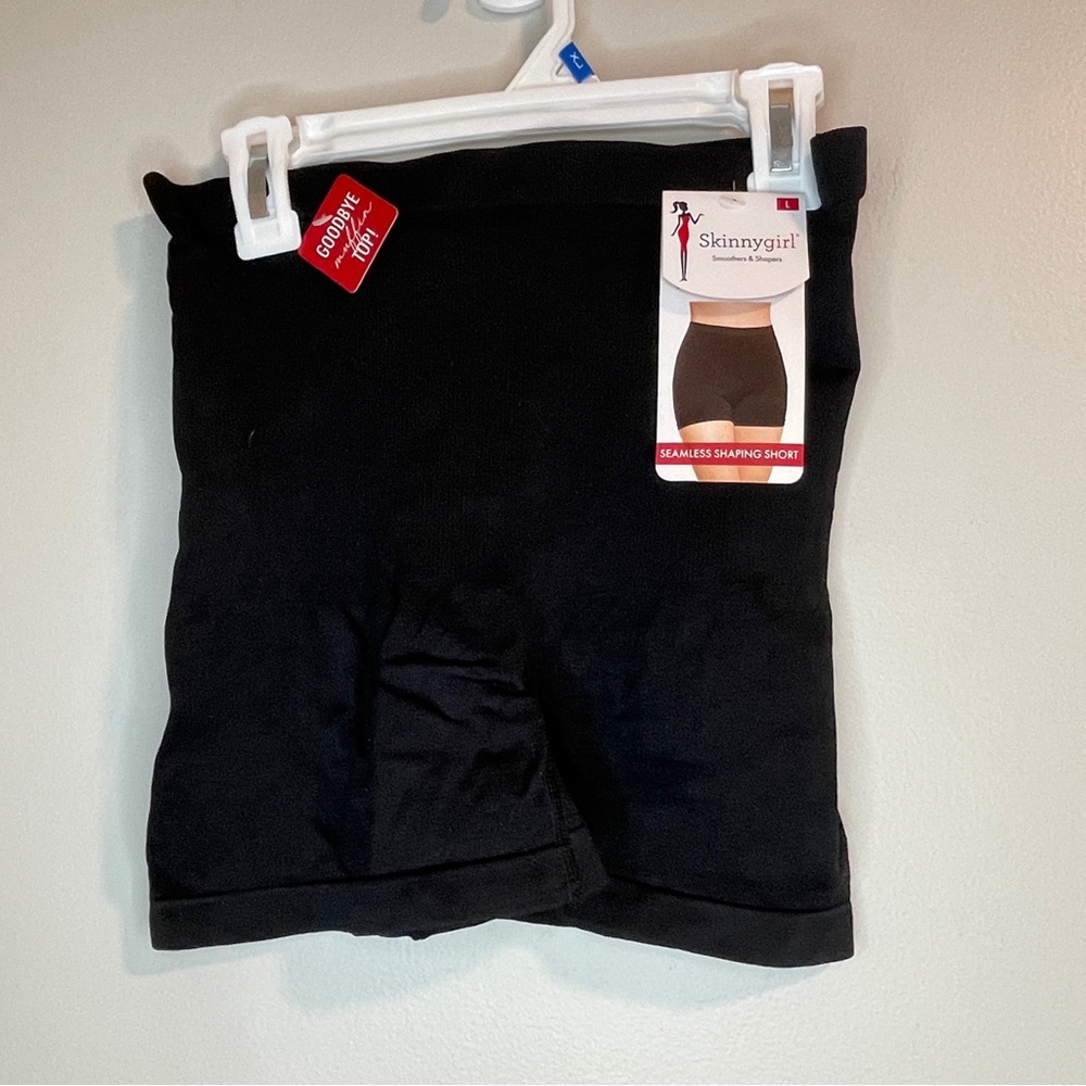 Skinnygirl Black Seamless Shaping Short